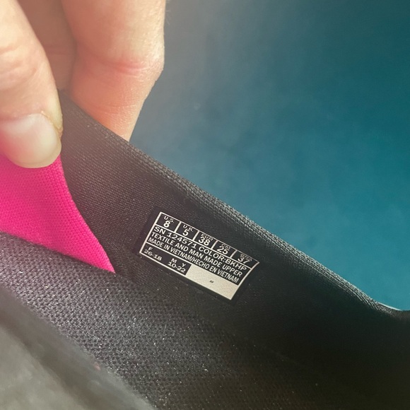 Excellent condition Skechers black slip on stretch sneakers size 8 - Picture 12 of 12